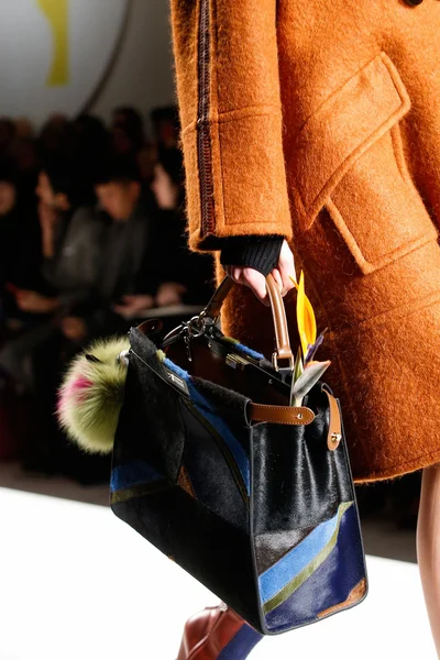Look 32